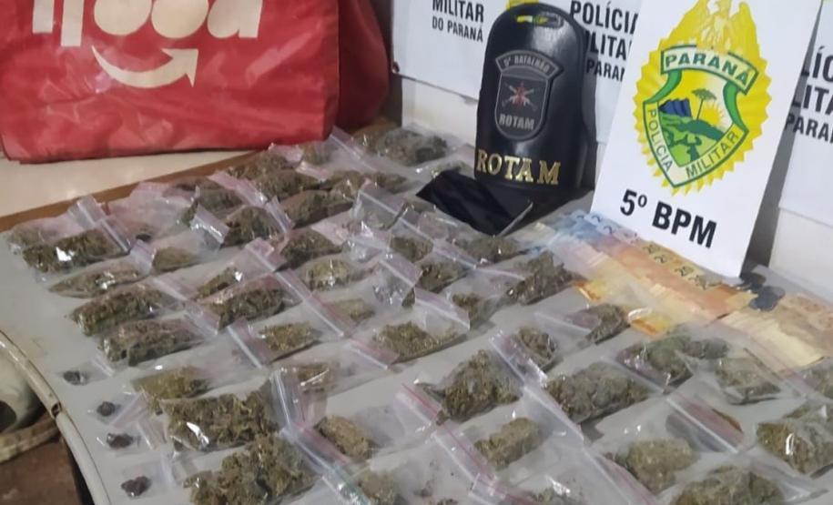 Motociclista é preso pela PM enquanto fazia a entrega de drogas em Londrina