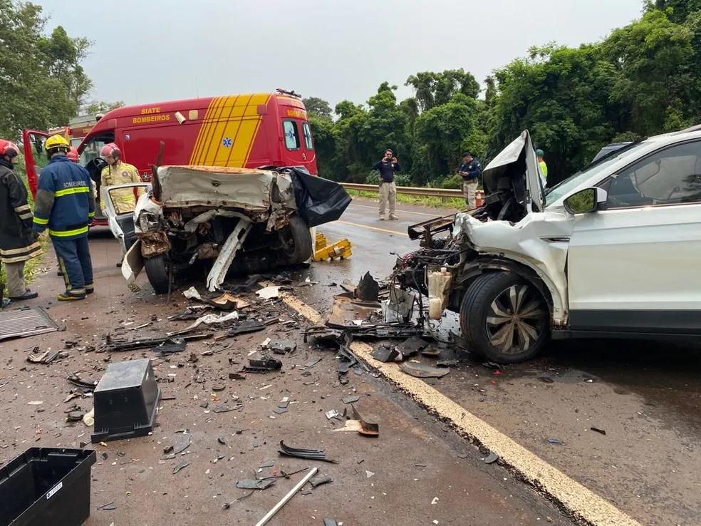 Motorista morre após carro aquaplanar e bater em outro veículo na BR-369, diz Samu