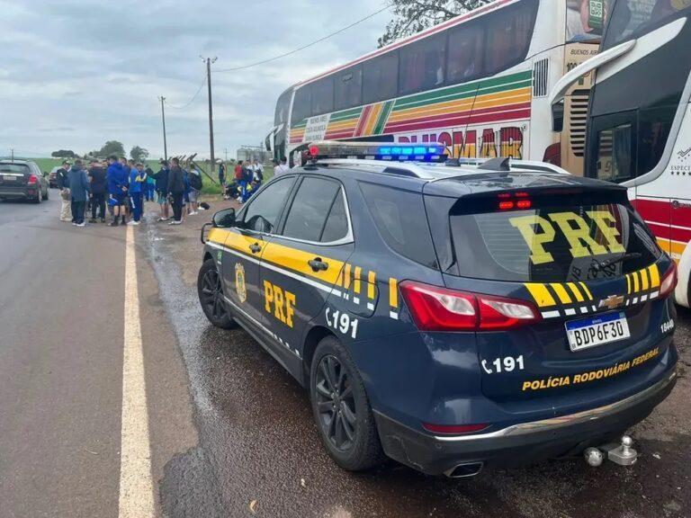 Ônibus com torcedores do Boca Juniors são detidos por superlotação na BR-369, na Região
