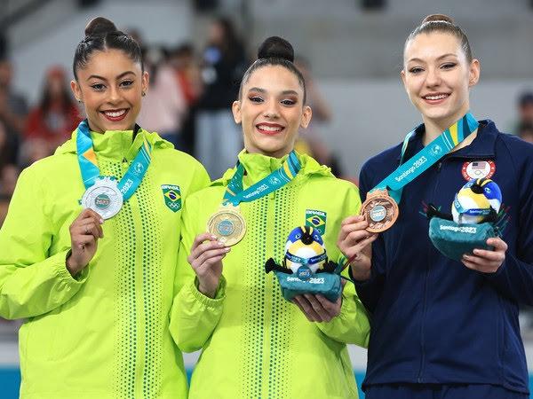 Pan 2023: Toledana Maria Eduarda e Curitibana Bárbara Domingos conquistam ouro na ginástica rítmica