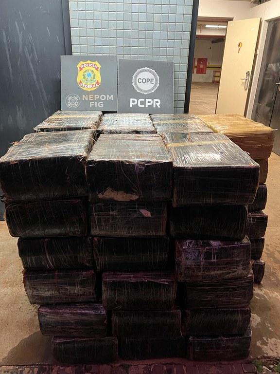 PF e PC/PR apreendem uma tonelada de maconha em embarcação no Lago de Itaipu