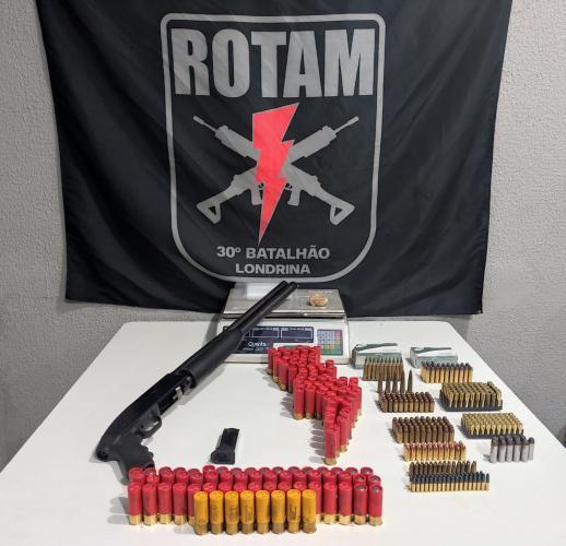 Policiais militares apreendem 483 munições, arma de fogo e droga em uma residência no Paraná