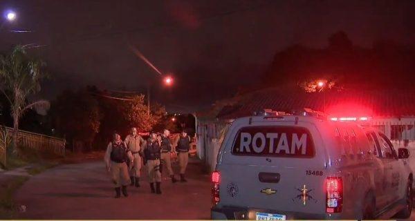 Policiais presenciam assassinato, suspeito do crime reage a abordagem e acaba morto