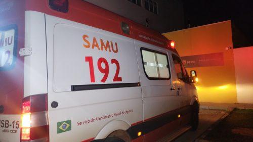 Vítima do devoto de Nossa Senhora é socorrida na Delegacia, pelo SAMU; O caso aconteceu em Cascavel