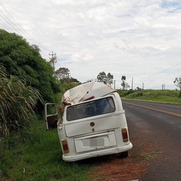 Acidente com Kombi de clínica de reabilitação deixa um morto e 7 feridos no PR