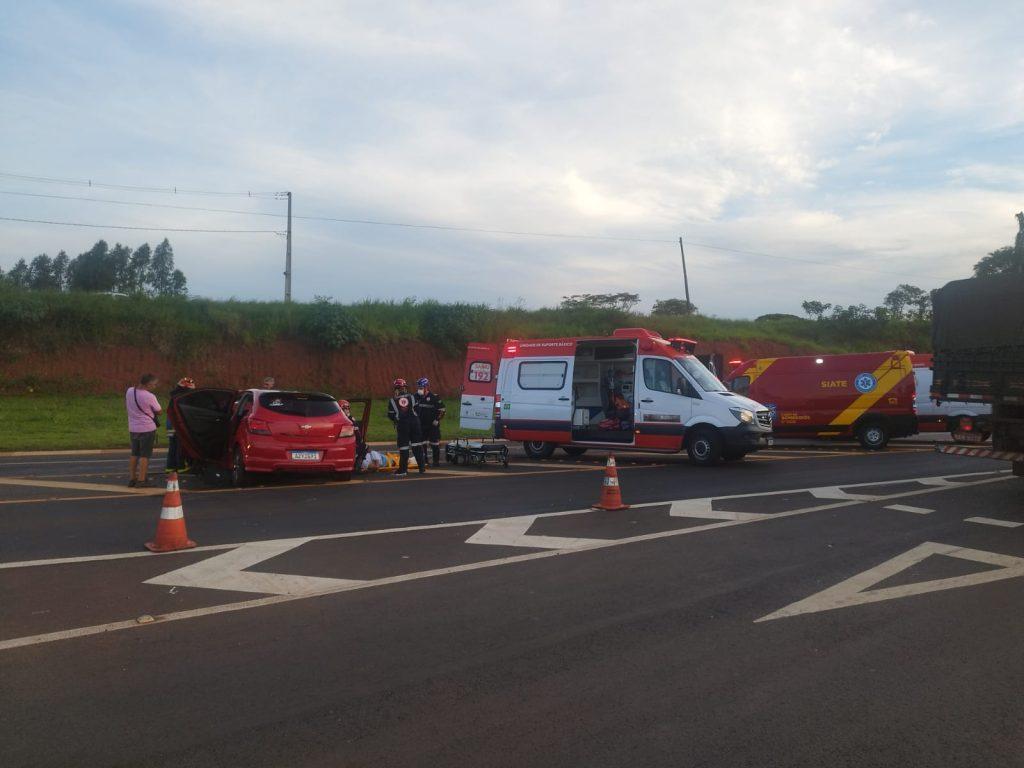 Acidente entre dois veículos deixa três pessoas feridas na PR-323, em Umuarama