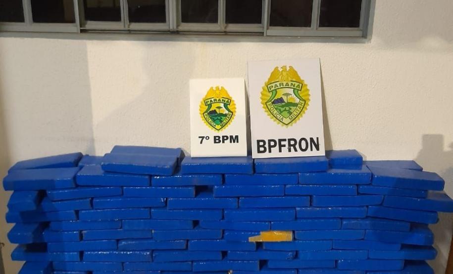 Ações distintas da PMPR resultam na apreensão de 366 kg de drogas na região oeste do Estado