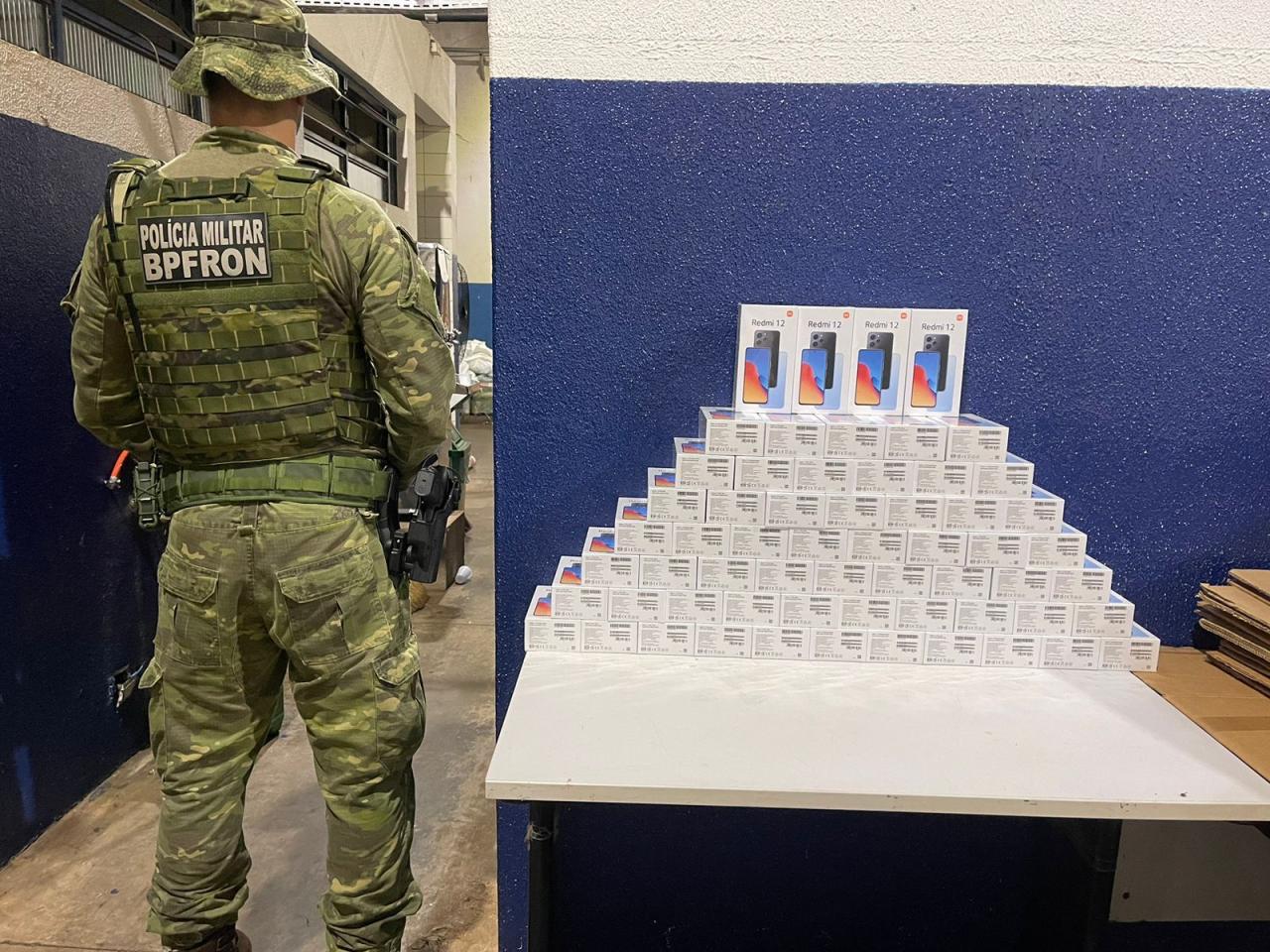 BPFRON apreende aparelhos celulares em ônibus na cidade de Matelândia-PR
