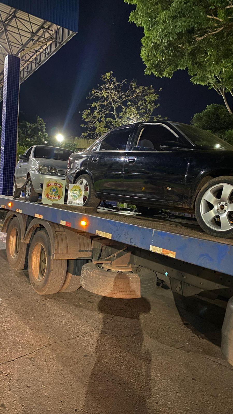 BPFRON e Polícia Federal apreendem dois veículos com produtos contrabandeados em Foz do Iguaçu - PR