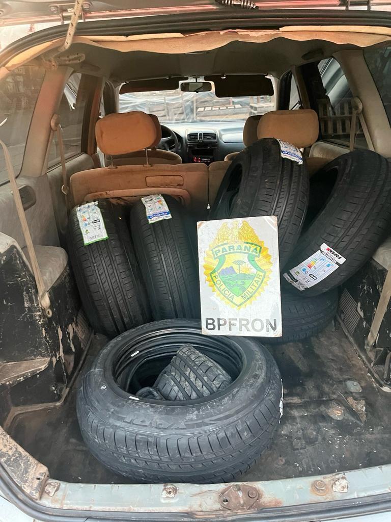BPFRON e Polícia Federal apreendem veículo carregado com pneus contrabandeados em Foz do Iguaçu-PR