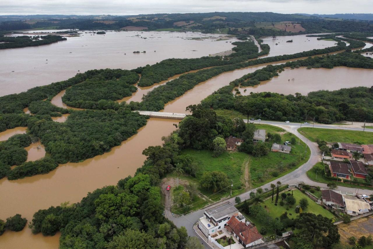 Ciclone extratropical deverá atingir Região Sul na véspera do Natal, diz Inmet