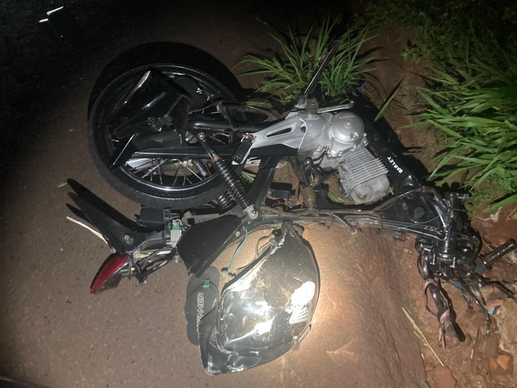 Jovem motociclista morre em colisão com Renault Master na PRC-272