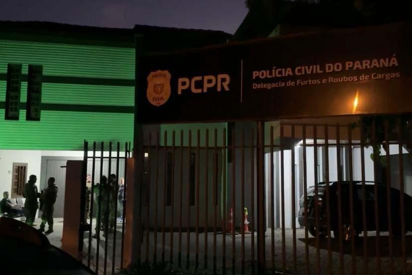 PCPR e PRF prendem sete pessoas em operação contra grupo criminoso ligado a roubos de cargas