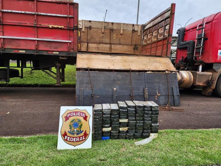 PF apreende drogas em fundo falso de carreta em Céu Azul/PR