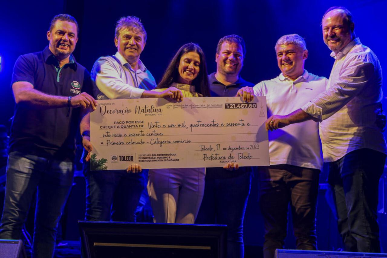 Prefeitura entrega premiação aos vencedores do Concurso de Decoração Natalina
