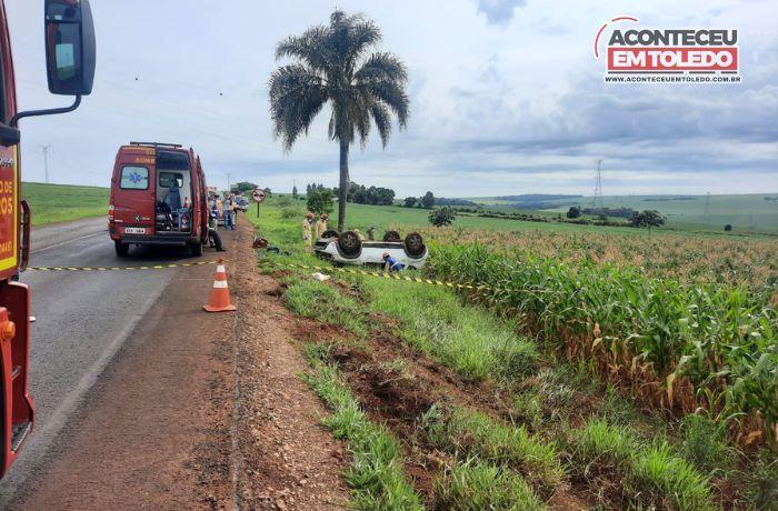 Veículo capota após sair da pista na PRC-467; Condutora veio a óbito no local