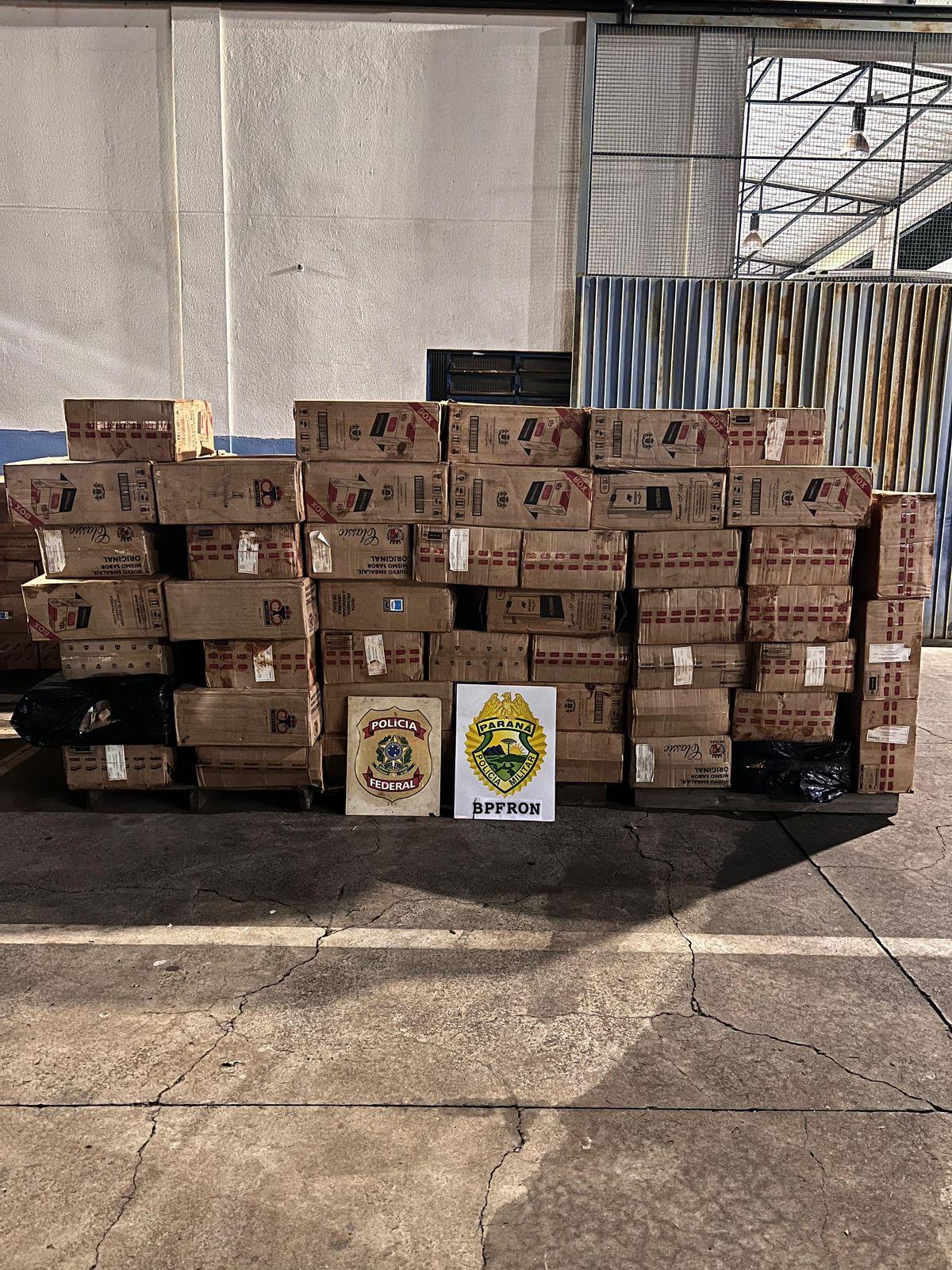 BPFRON e Polícia Federal apreendem cigarros contrabandeados na cidade de Santa Helena-PR