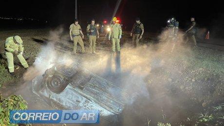 Carro incendeia após grave acidente em Palotina