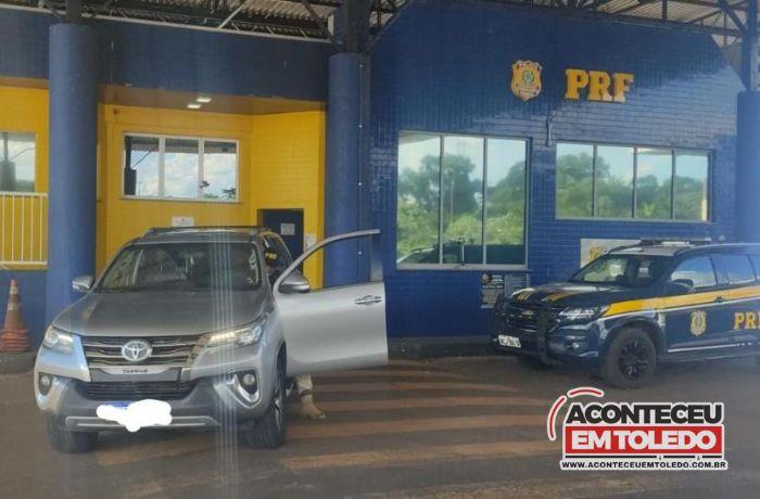 Casal é preso com caminhonete furtada em MG