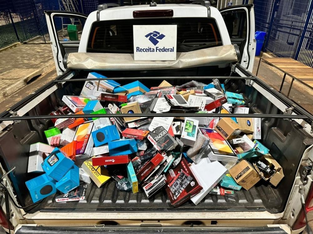 Celulares e outros eletrônicos avaliados em R$ 100 mil são apreendidos, durante fiscalização na BR-277