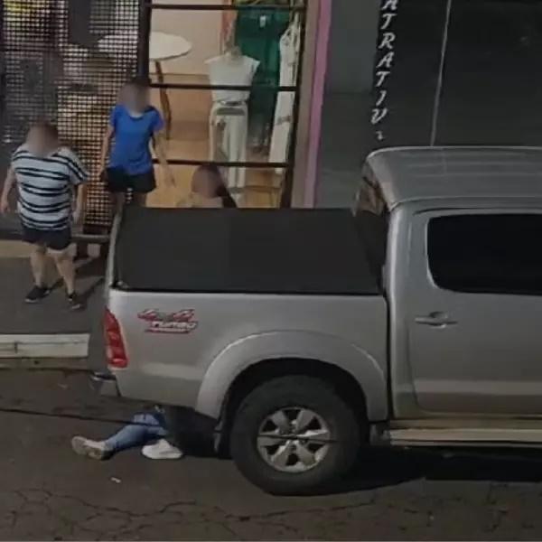 Ex-esposa joga carro contra motocicleta ao ver ex com nova namorada no interior do PR, afirma vítima