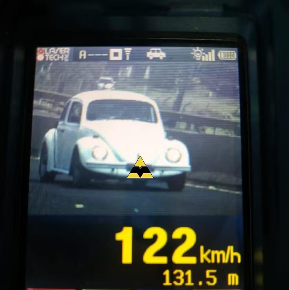 Fusca é flagrado a 122 km/h em rodovia no interior do Paraná