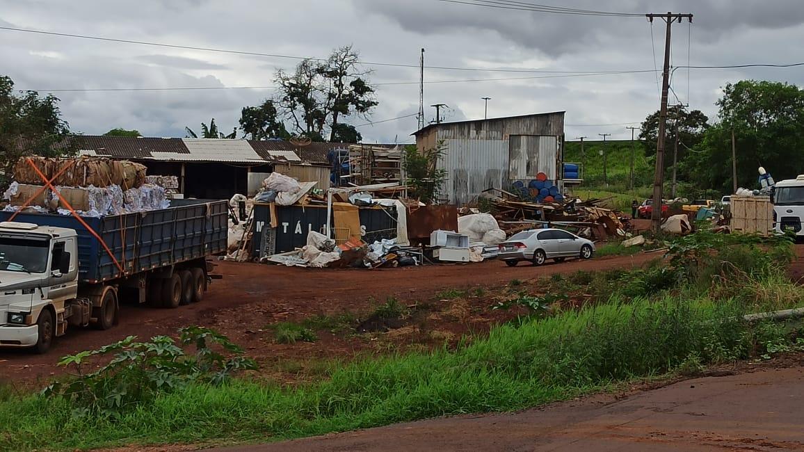 Homem morre esmagado por fardo de 150kg de papelão em Toledo
