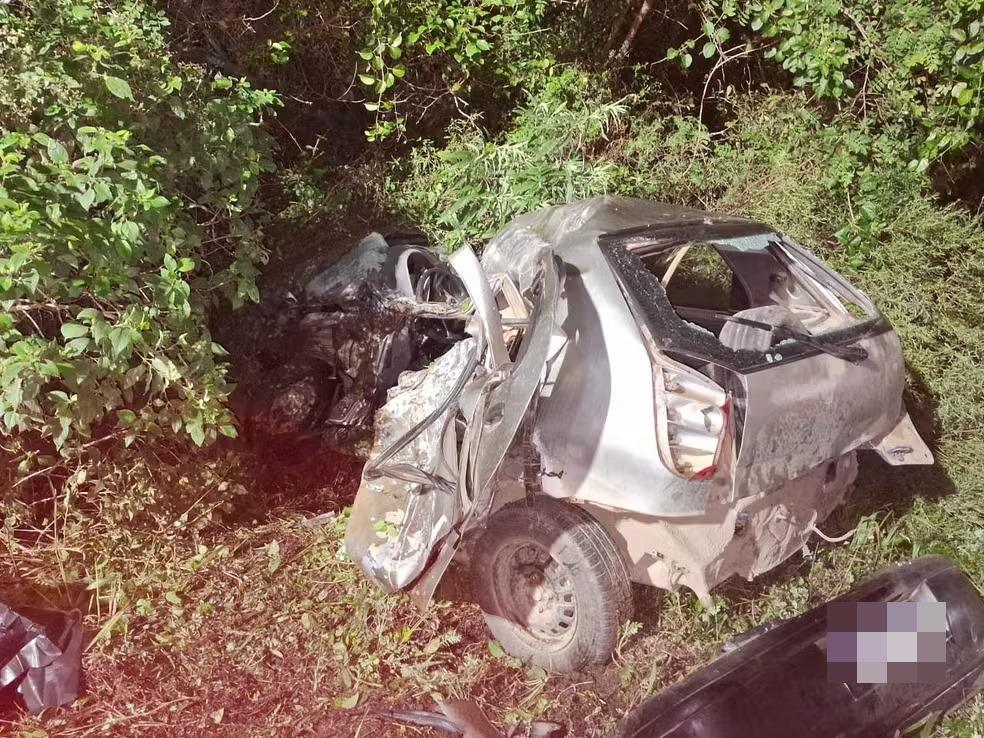 Motorista morre após batida frontal entre caminhão e carro, no interior do PR