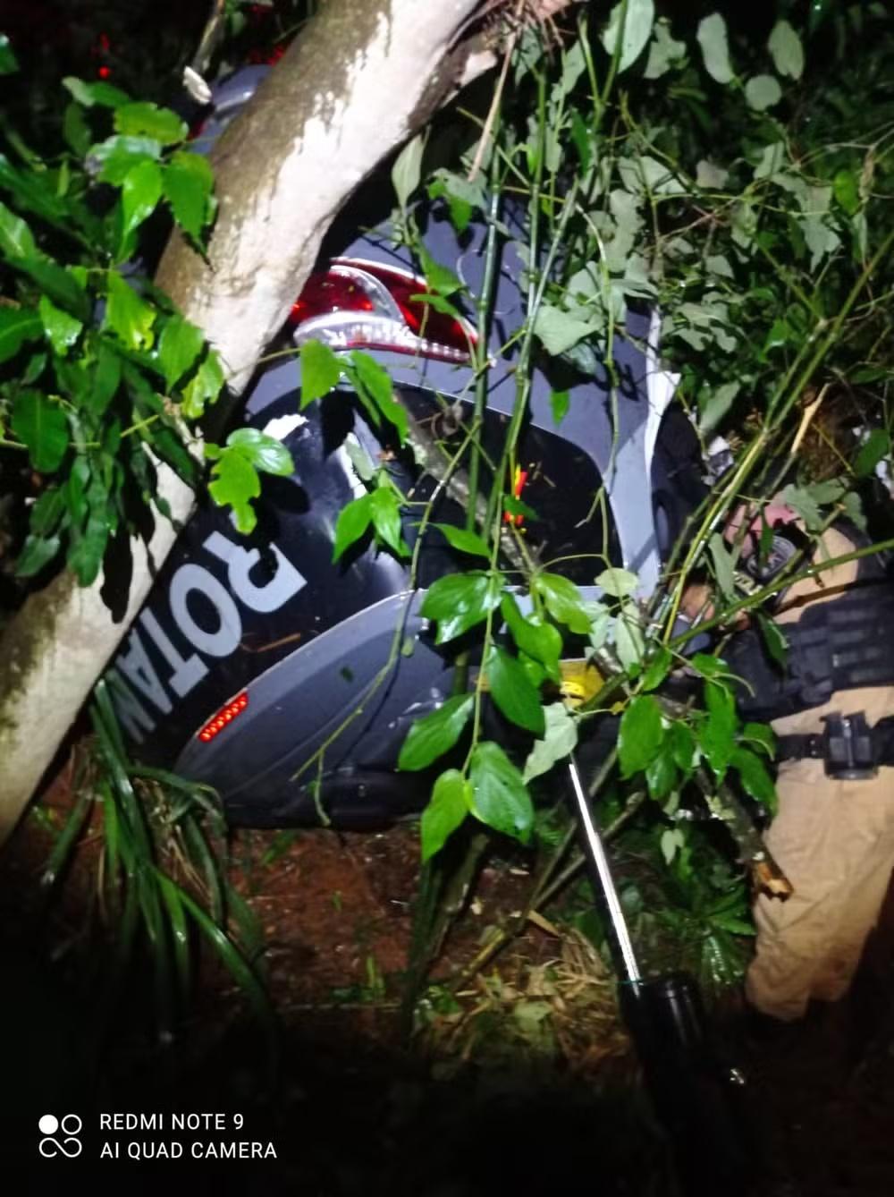 Policial morre e dois ficam feridos após viatura aquaplanar e capotar às margens da BR-369