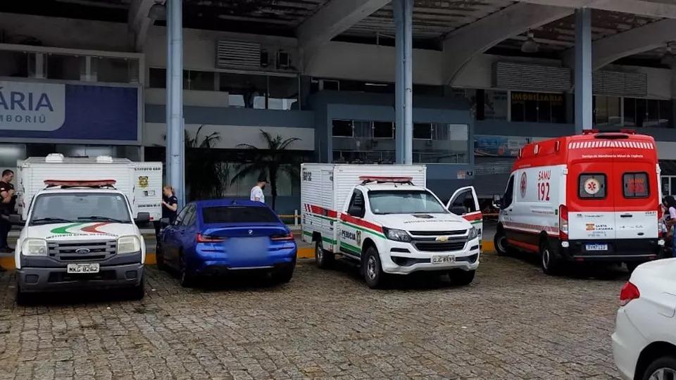 Quatro pessoas morrem após serem encontradas desacordadas dentro de BMW em Balneário Camboriú