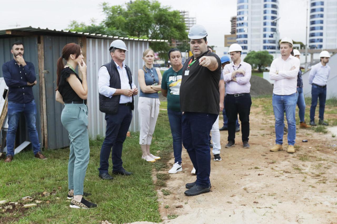 Representantes da Prefeitura e da UTFPR visitam obras da nova Usina do Conhecimento