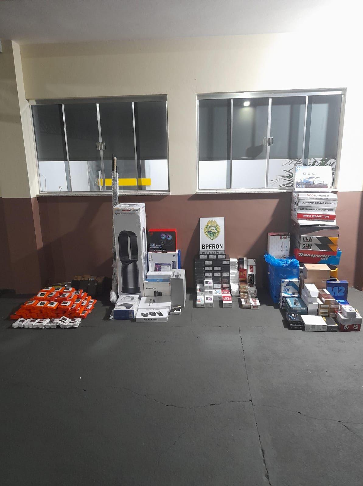 Ubiratã-PR -  BPFRON apreende produtos contrabandeados em ônibus