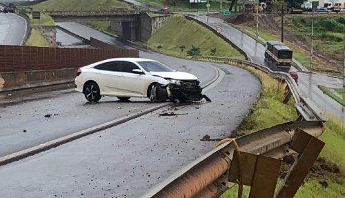 Veículo roda na pista após aquaplanar na BR-369