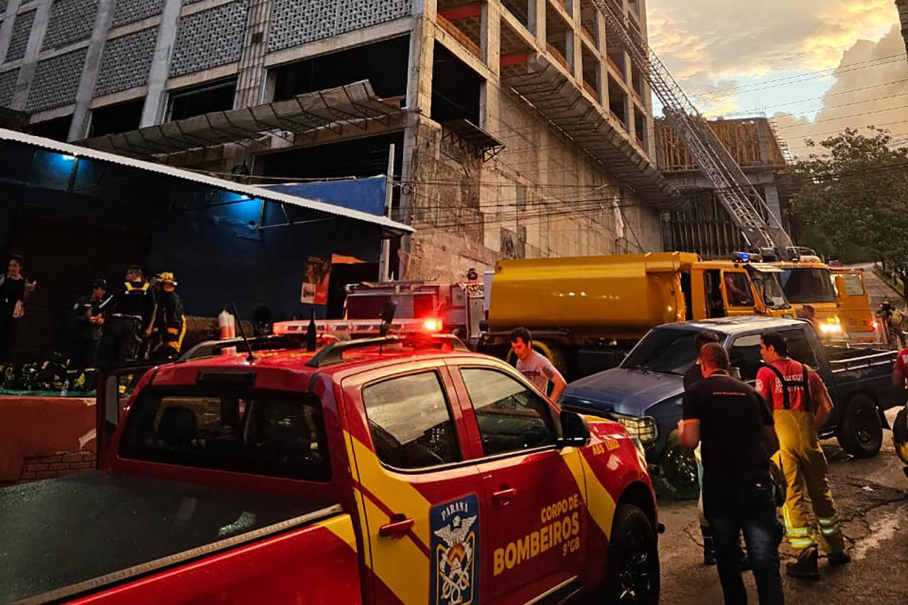 Bombeiros do Paraná ajudam a combater incêndio de grandes proporções no Paraguai