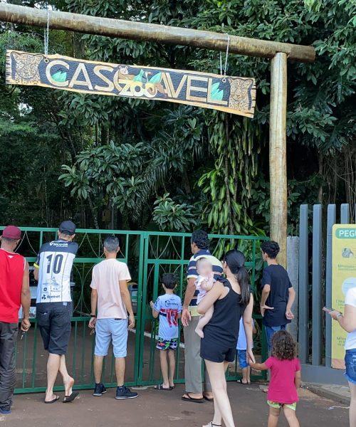 Famílias reclamam que ficaram trancadas no Zoológico por funcionário que teria xingado crianças