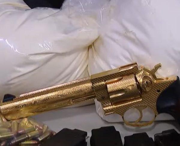 Revólver de ouro e fuzil: PM apreende arsenal avaliado em R$ 5 milhões, na Capital