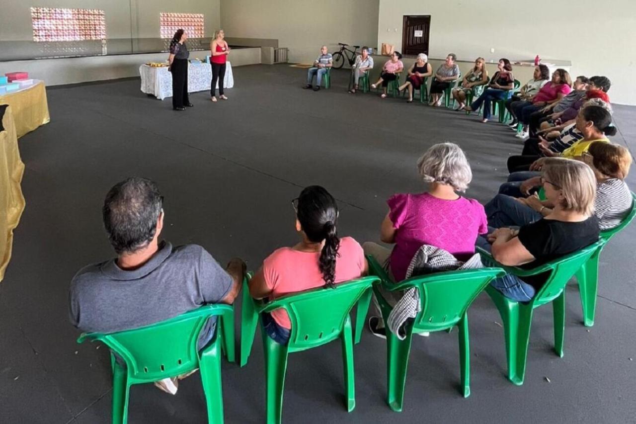 Idosos do Certi Coopagro concluem oficina de Pintura e Decoração em Caixa MDF