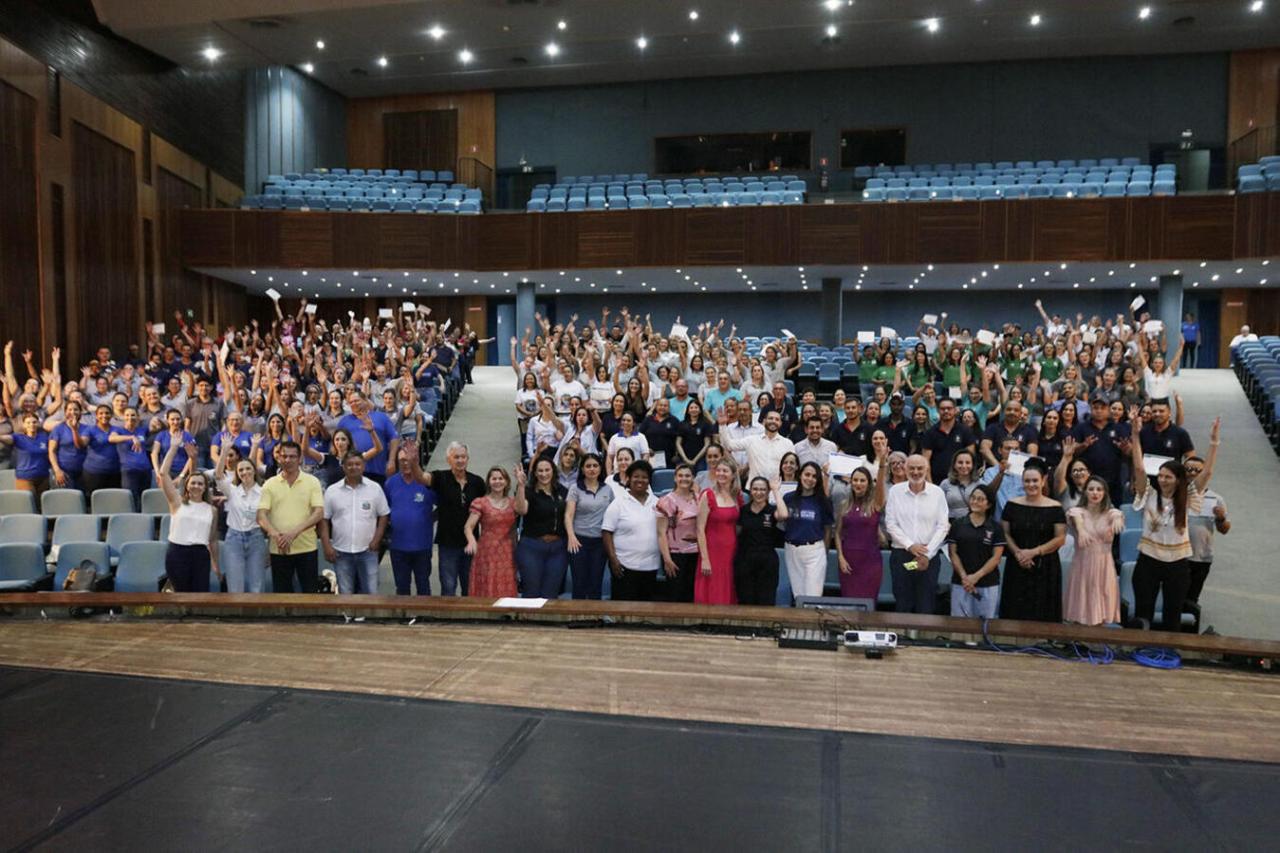 Saúde com Agente: ACS e ACE da região recebem certificados de formação