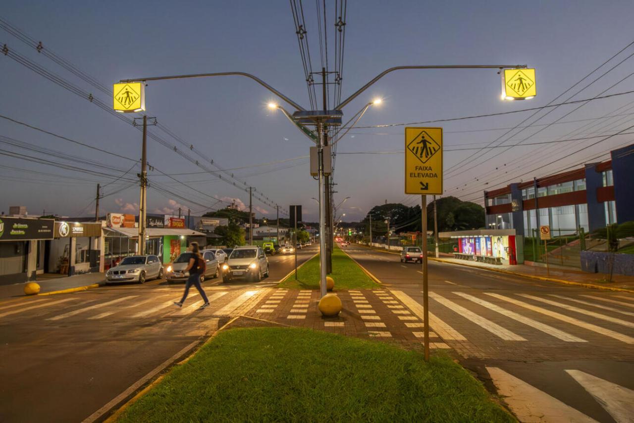 Travessia elevada na Avenida Ministro Cirne Lima ganha sinalização luminosa