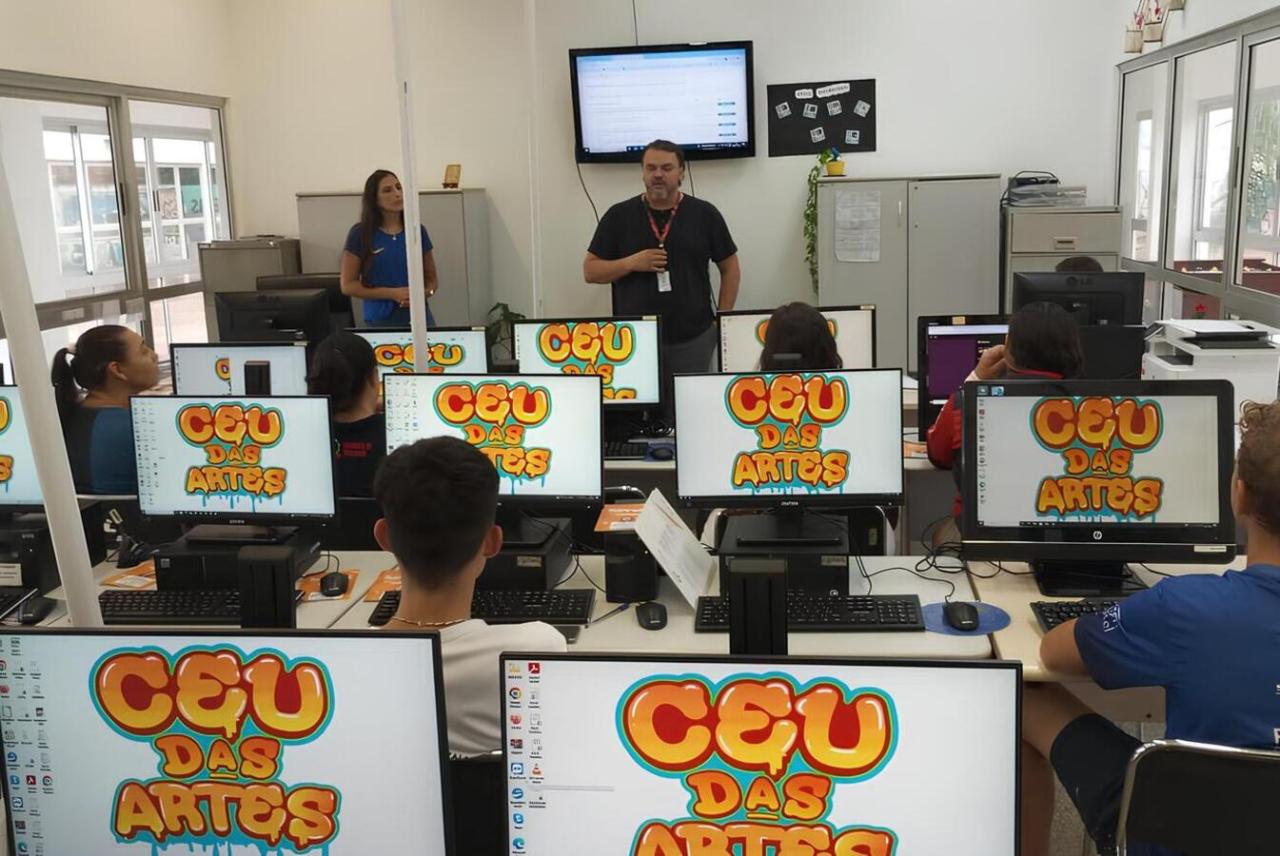 CEU das Artes inicia aulas de curso de Assistente de Tecnologias da Informação