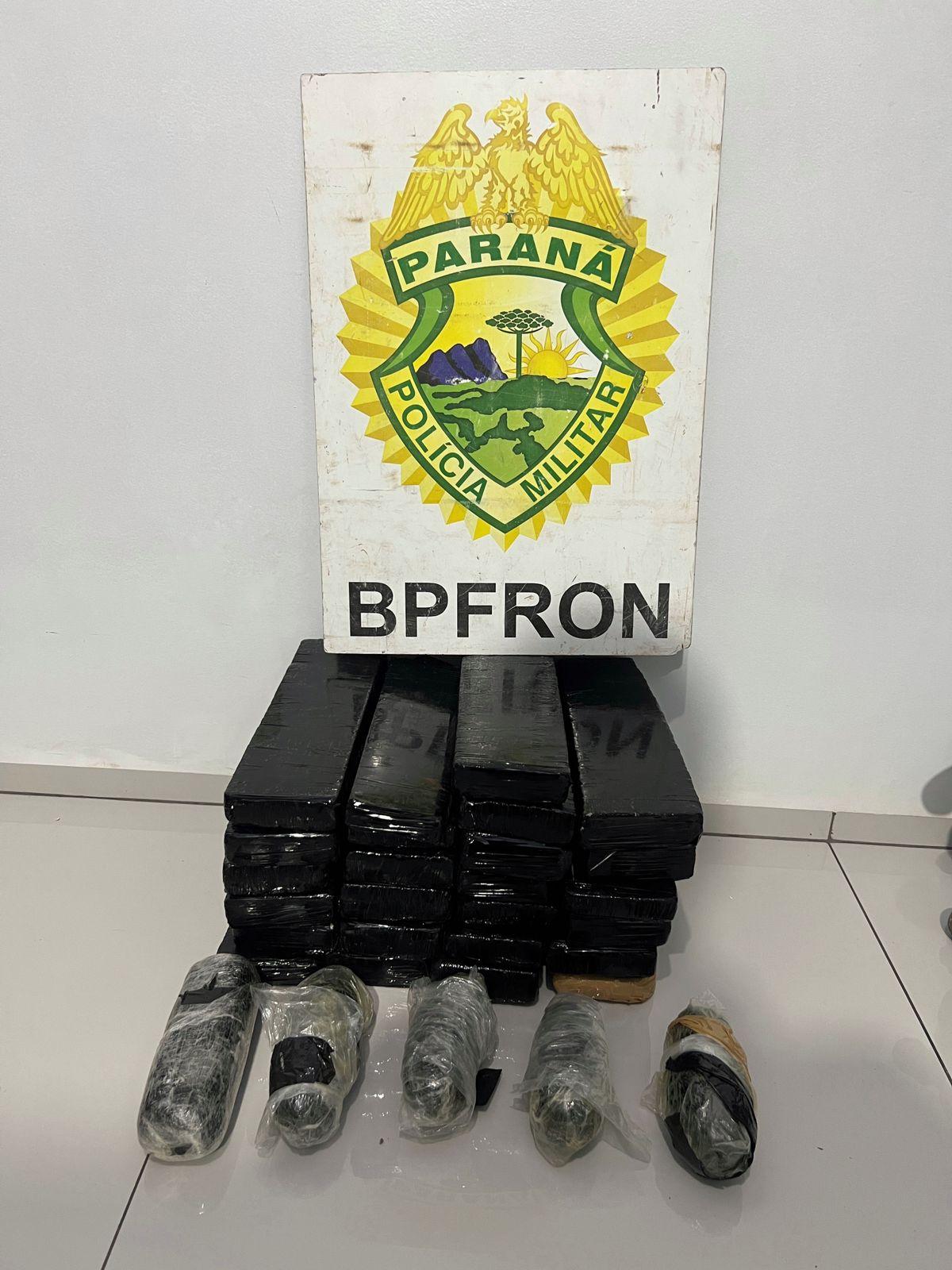 BPFRON PRENDE HOMEM COM 25 KG DE MACONHA E MAIS DE 3 KG DE HAXIXE EM REALEZA-PR