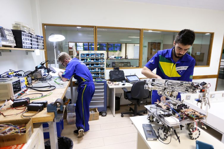 MEC regulamenta programa que fortalece formação profissional