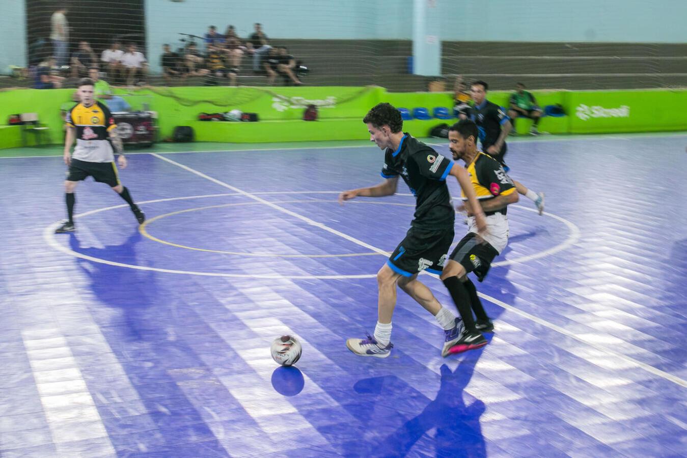 Maio começa com decisões no futsal e abertura do Peladão 50+