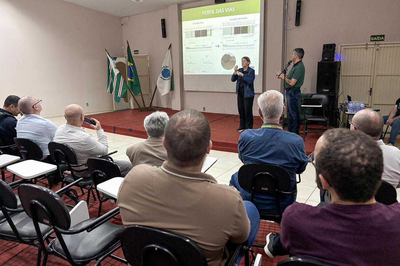 Comunidade participa de audiências públicas sobre reurbanização e ponte estaiada 