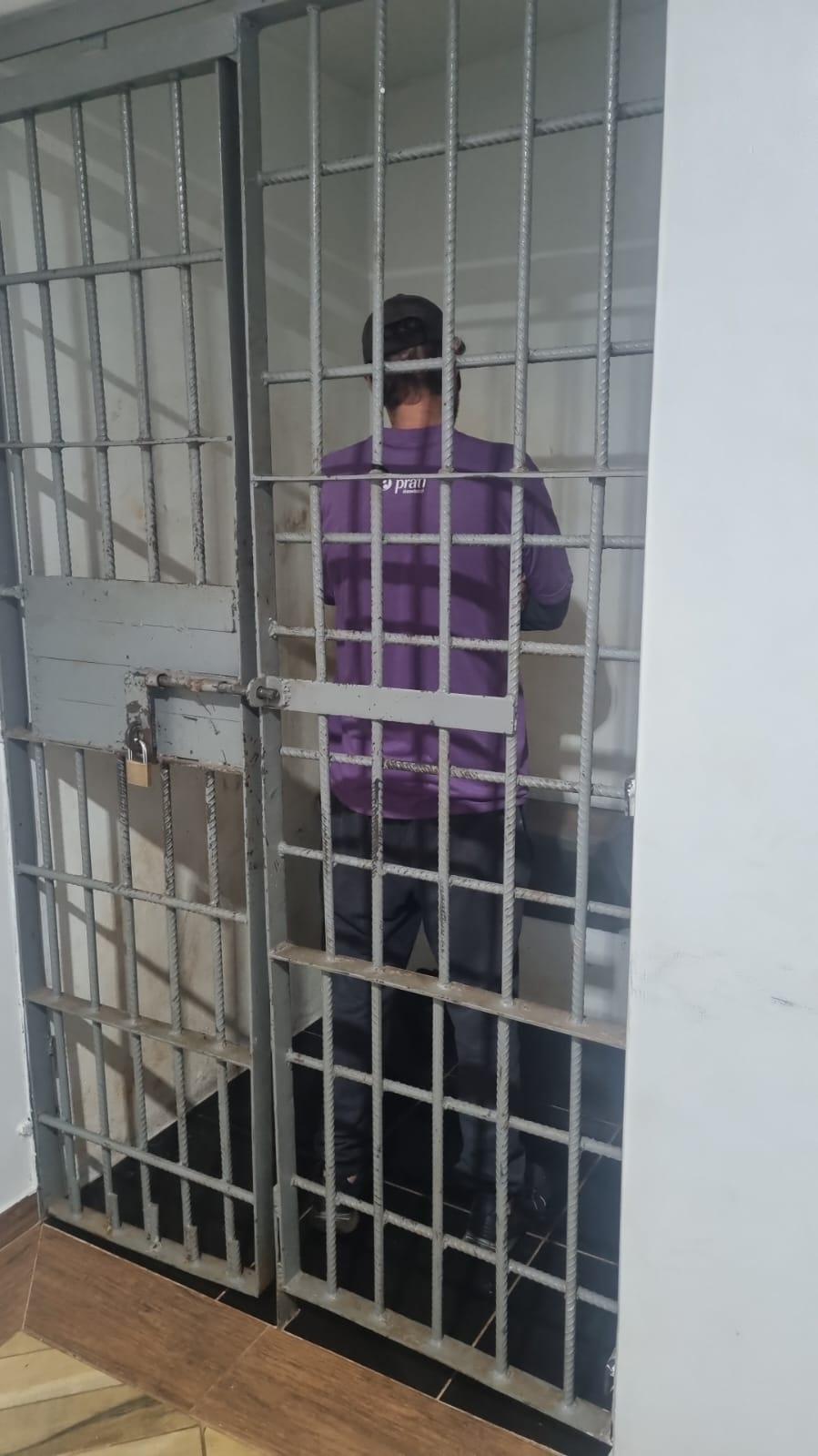 Homem é preso em Toledo após descumprir medida protetiva e ser encontrado com estilete