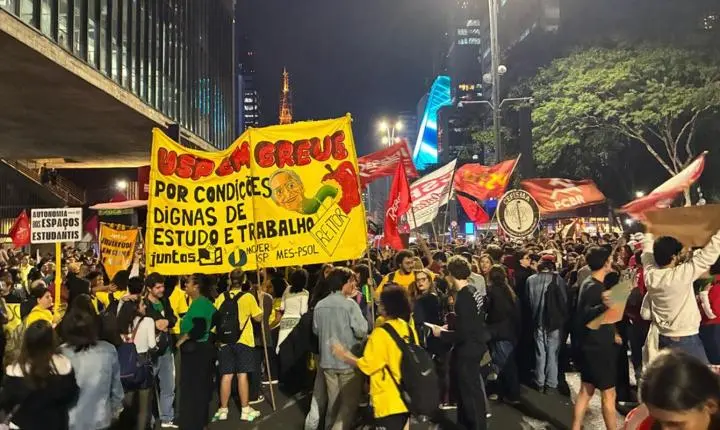 Ato de alunos da USP cobra diálogo com reitoria