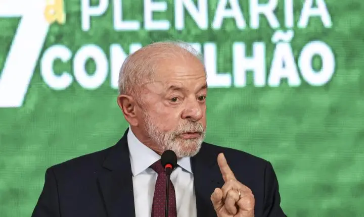 Governo estuda devolução de celular roubado nos Correios, diz Lula
